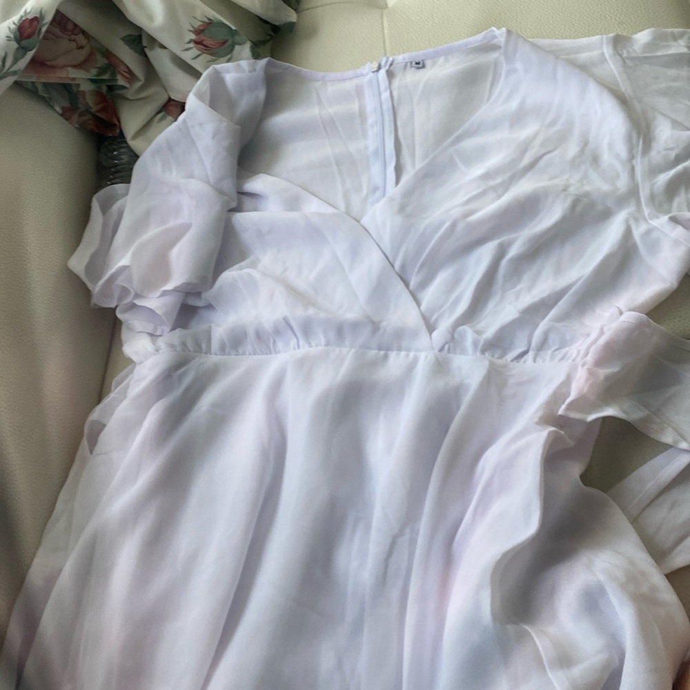 NWOT white dress a rip on the back zipper